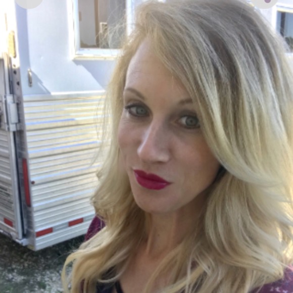 Meet your Posher, Claire - Picture 1 of 1